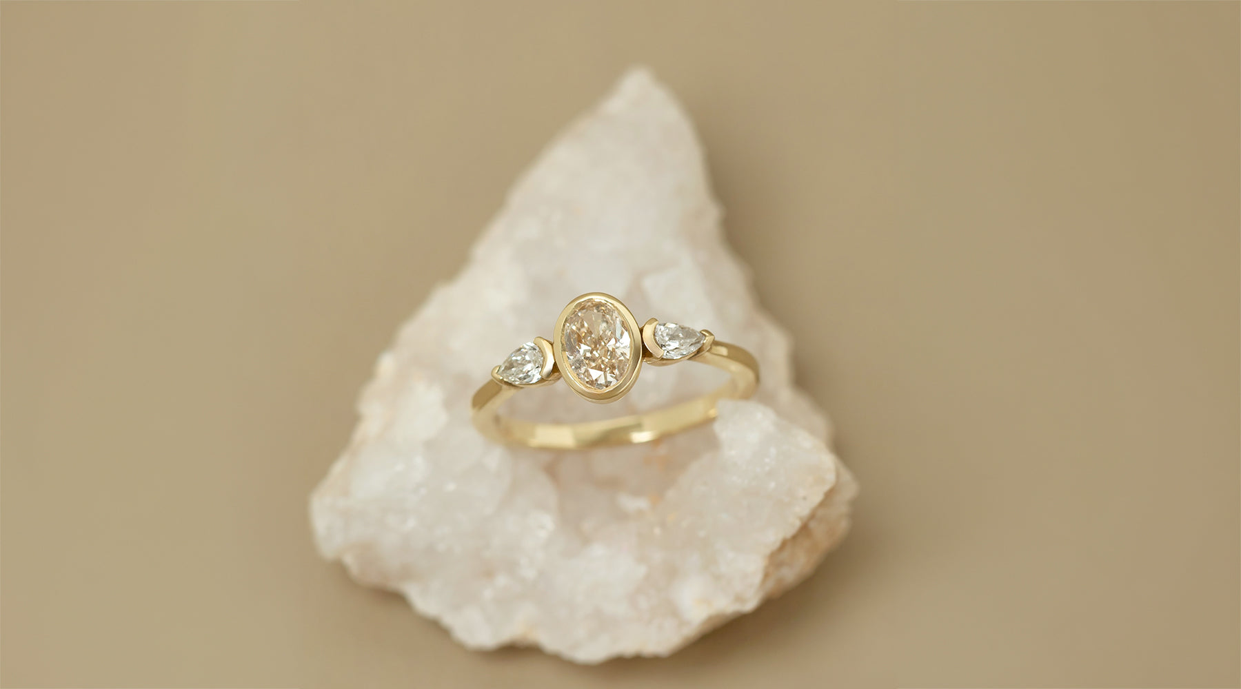 OVAL DIAMOND RINGS
